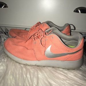Nike Roshe Sneakers